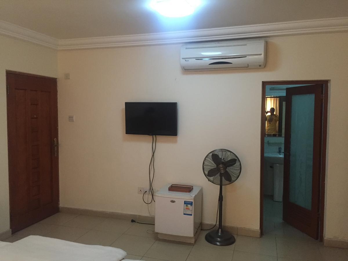 Ampomaah Hotel Άκρα Δωμάτιο φωτογραφία