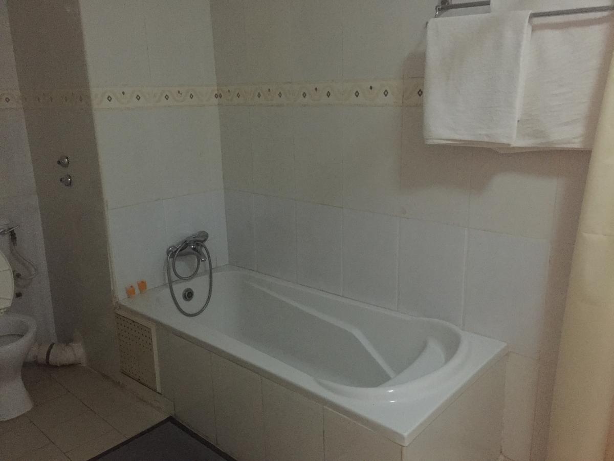 Ampomaah Hotel Άκρα Δωμάτιο φωτογραφία